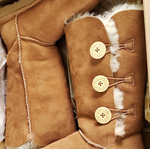 Womens Ugg Bailey Button Triplet Boots - Picture 1 of 8